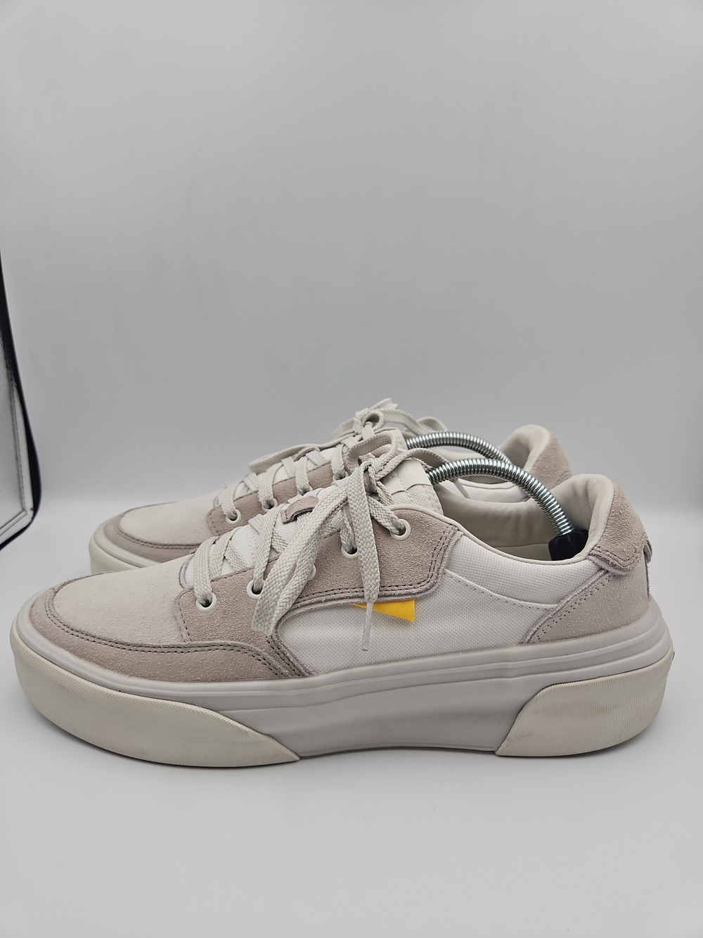 Reef Men's Low-Top Sneakers in Light Beige with Yellow Accent